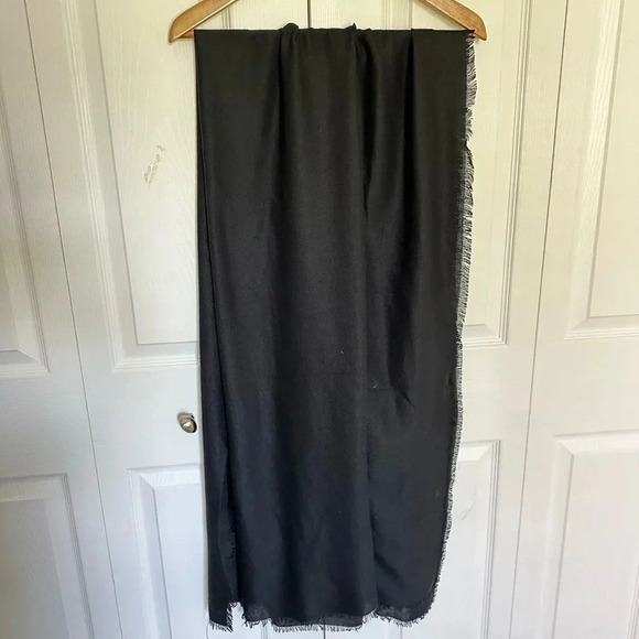 Lauren Conrad Black Scarf/ Wrap Size O/S - Picture 2 of 7